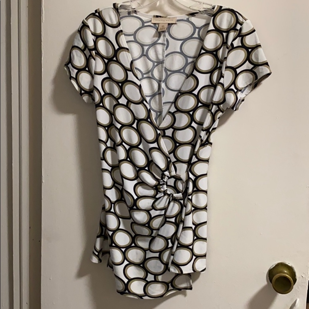 Geometric circle blouse with metal ring